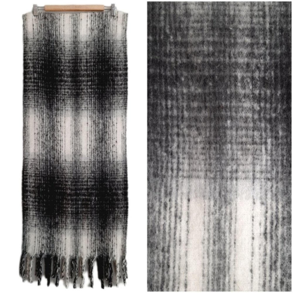 RW&CO. Thick & Soft 77" Long Large Warm Scarf w/ Fringe Grey White Plaid Pattern